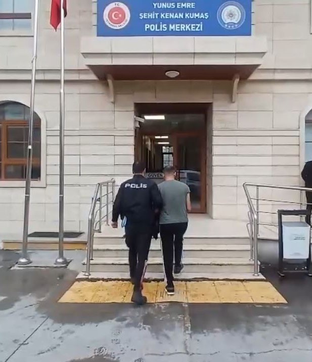 İstanbul’da aranan iki firari yakalandı
