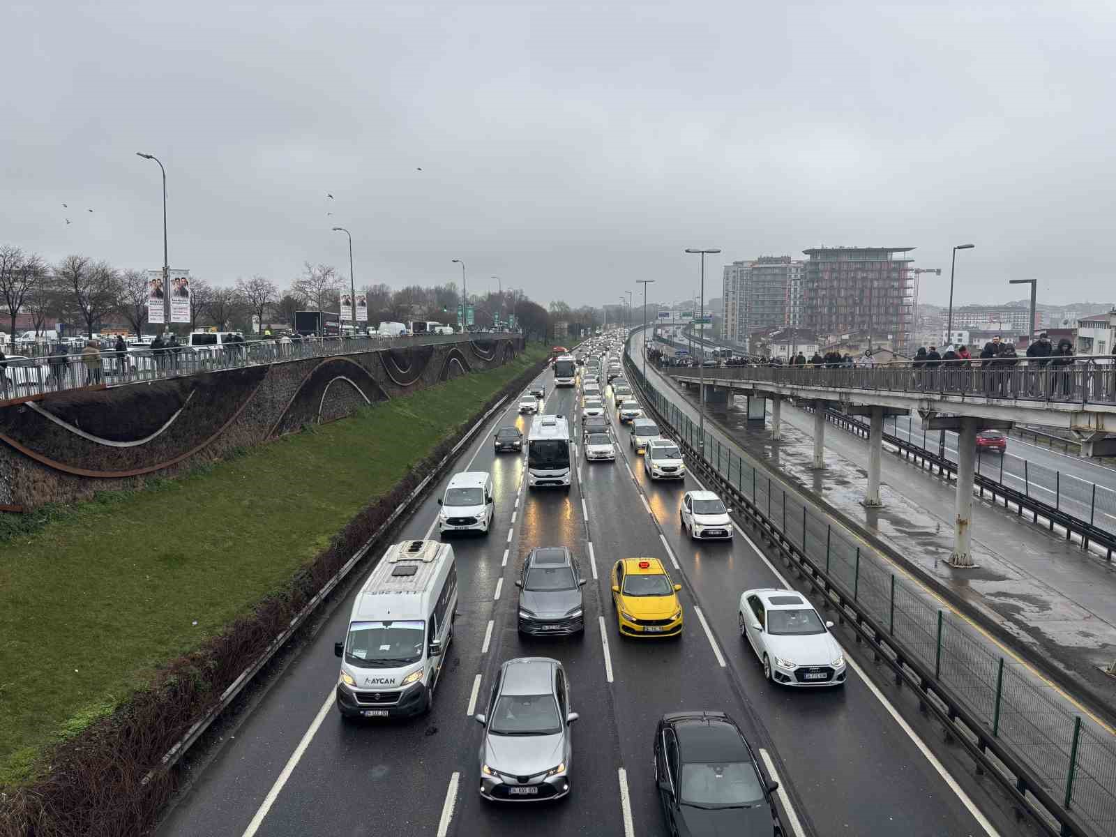 İstanbul’da bayram dönüşü trafik yoğunluğu
