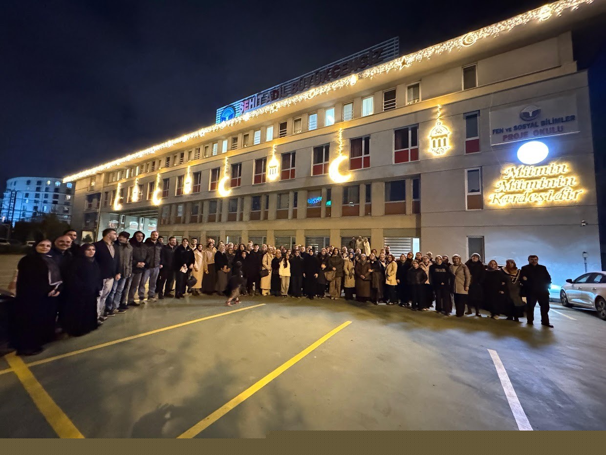 İstanbul’da bu yıl okulların sadece içi değil, dışı da Ramazan’la aydınlandı
