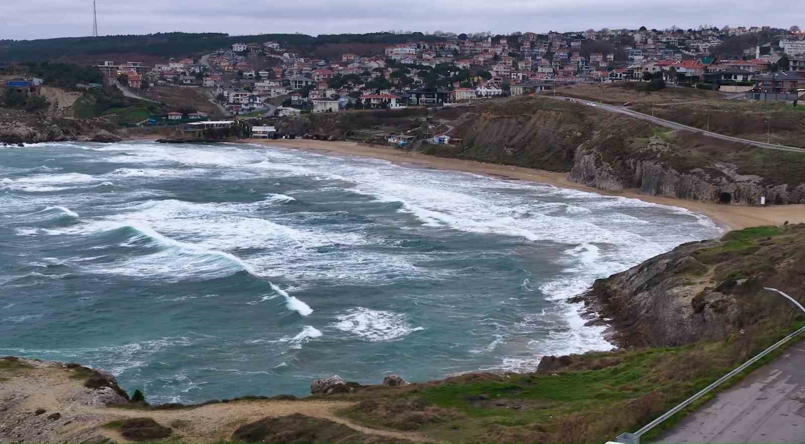 İstanbul’da fırtına Şile Sahili’ni vurdu: Dev dalgalar havadan görüntülendi
