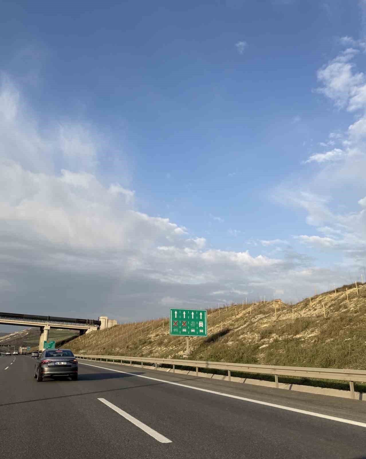 İstanbul’da gökkuşağı trafikte görsel şölen oluşturdu
