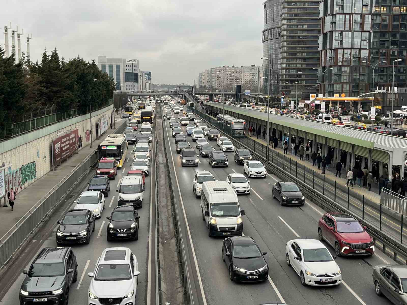 İstanbul’da iftar öncesi trafik yoğunluğu yüzde 87’e çıktı
