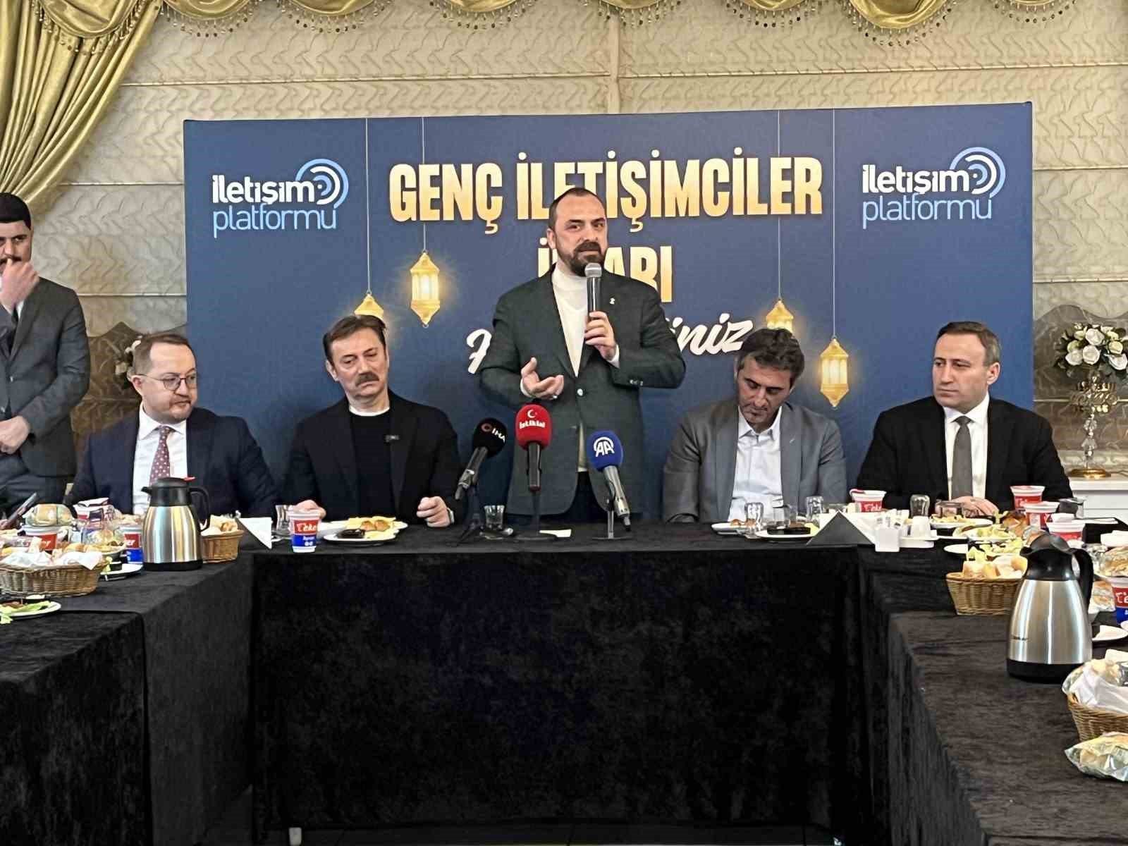 İstanbul’da iletişim fakültesi öğrencileri AK Parti’nin düzenlediği iftarda buluştu
