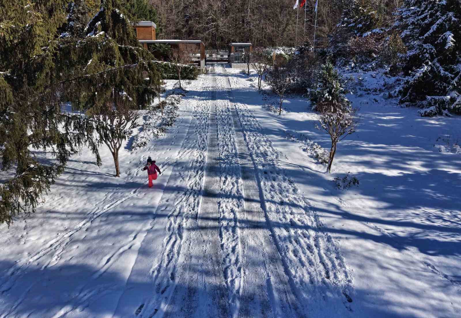 İstanbul’da kar göremeyenler Atatürk Arboretumu’na geldi
