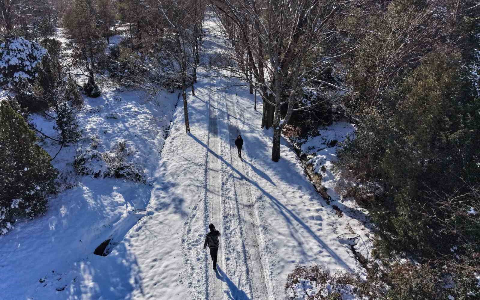 İstanbul’da kar göremeyenler Atatürk Arboretumu’na geldi

