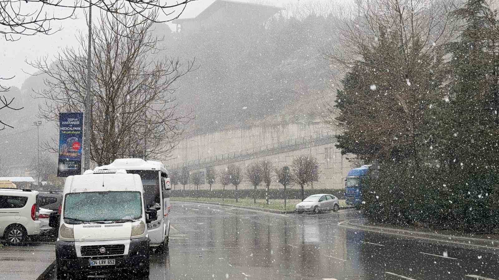 İstanbul’da kar yağışı aralıklarla etkisini sürdürüyor
