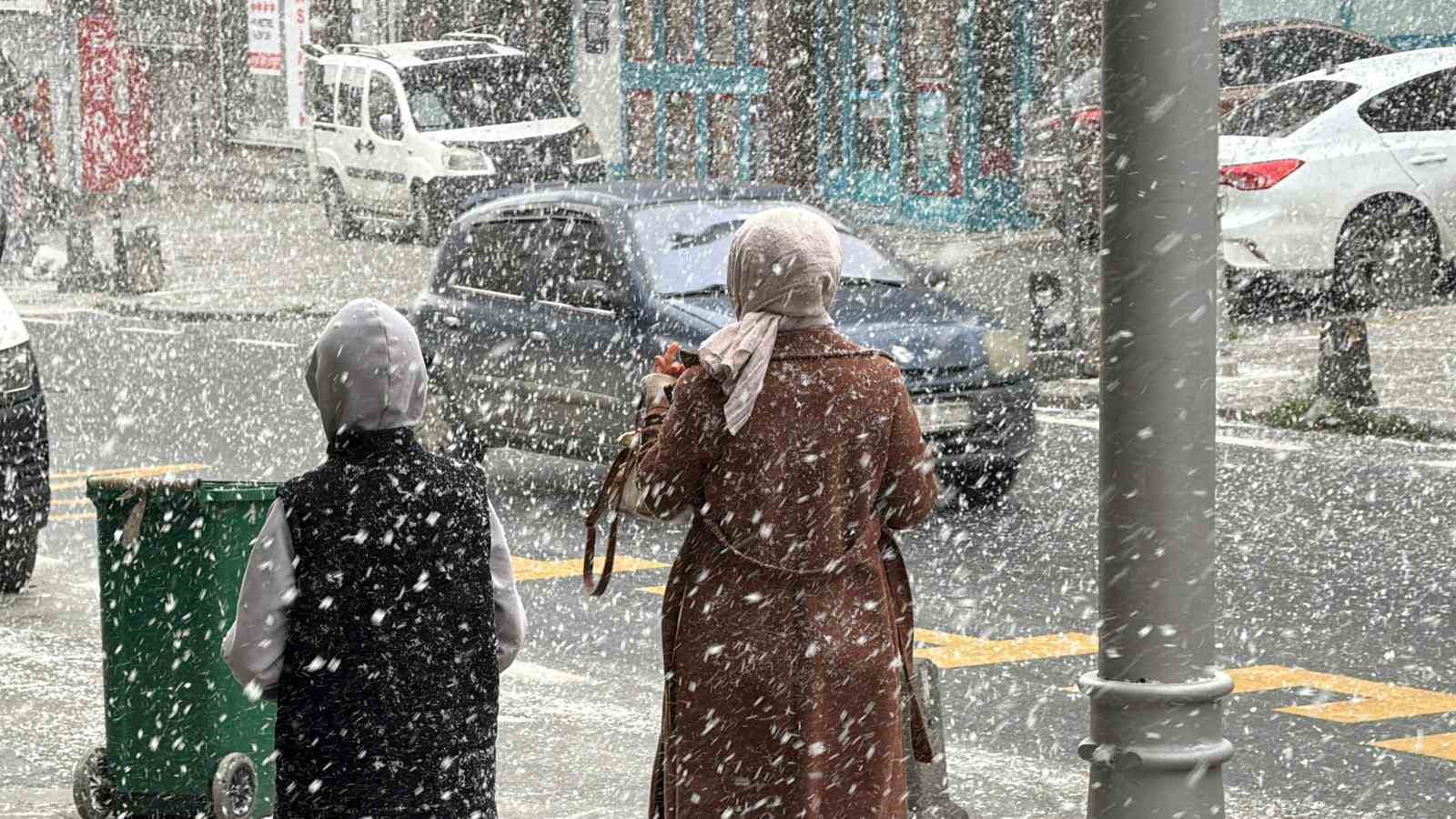 İstanbul’da kar yağışı etkili oluyor
