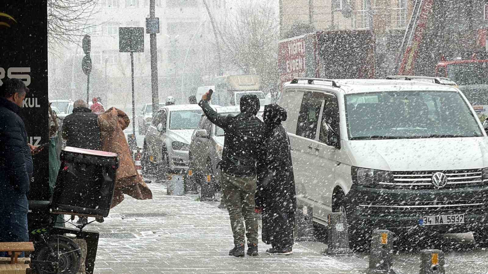 İstanbul’da kar yağışı etkili oluyor
