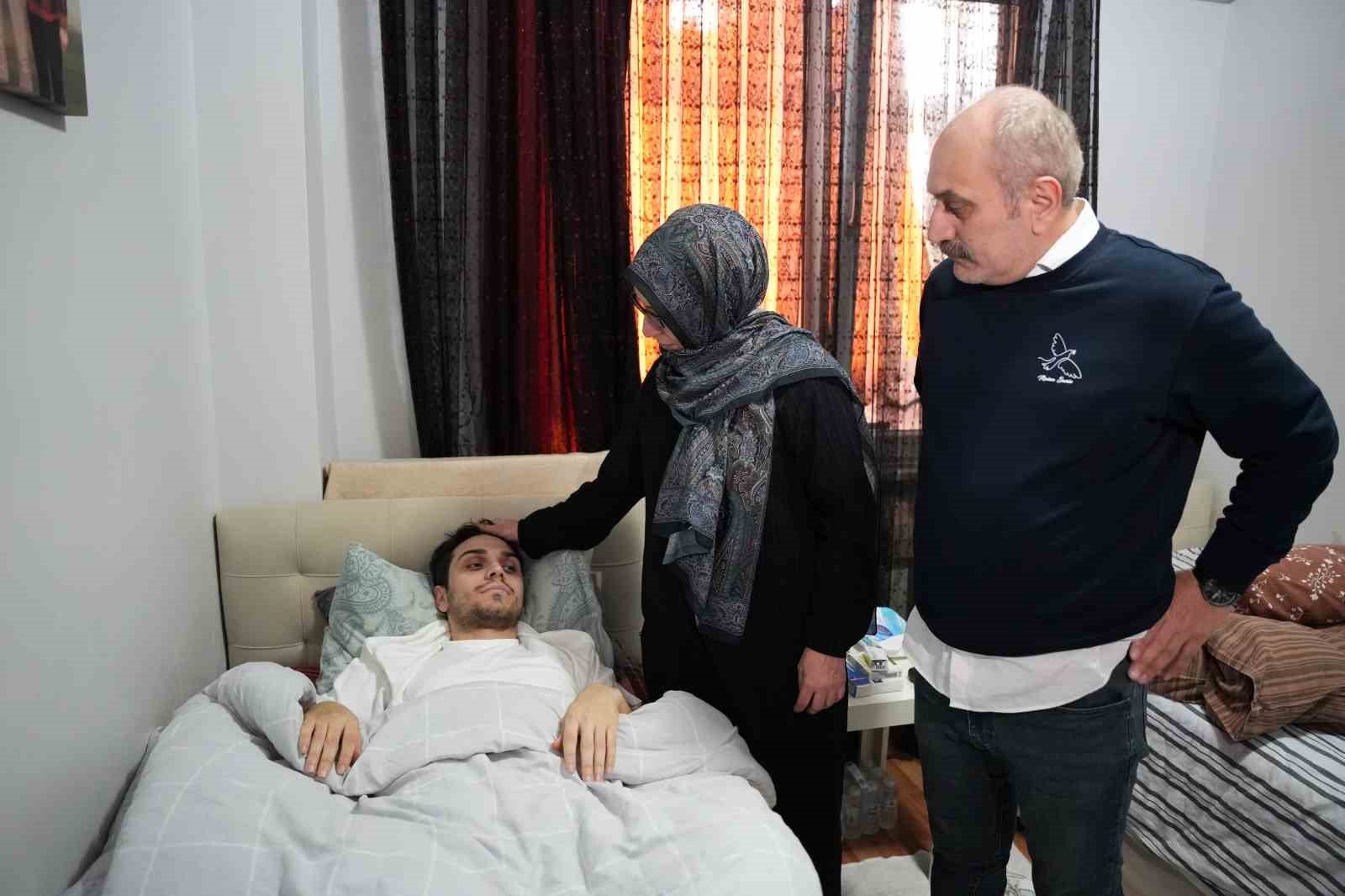 İstanbul’da metro çıkışında dehşet, yardım etmek istedi, 6 yerinden bıçaklandı
