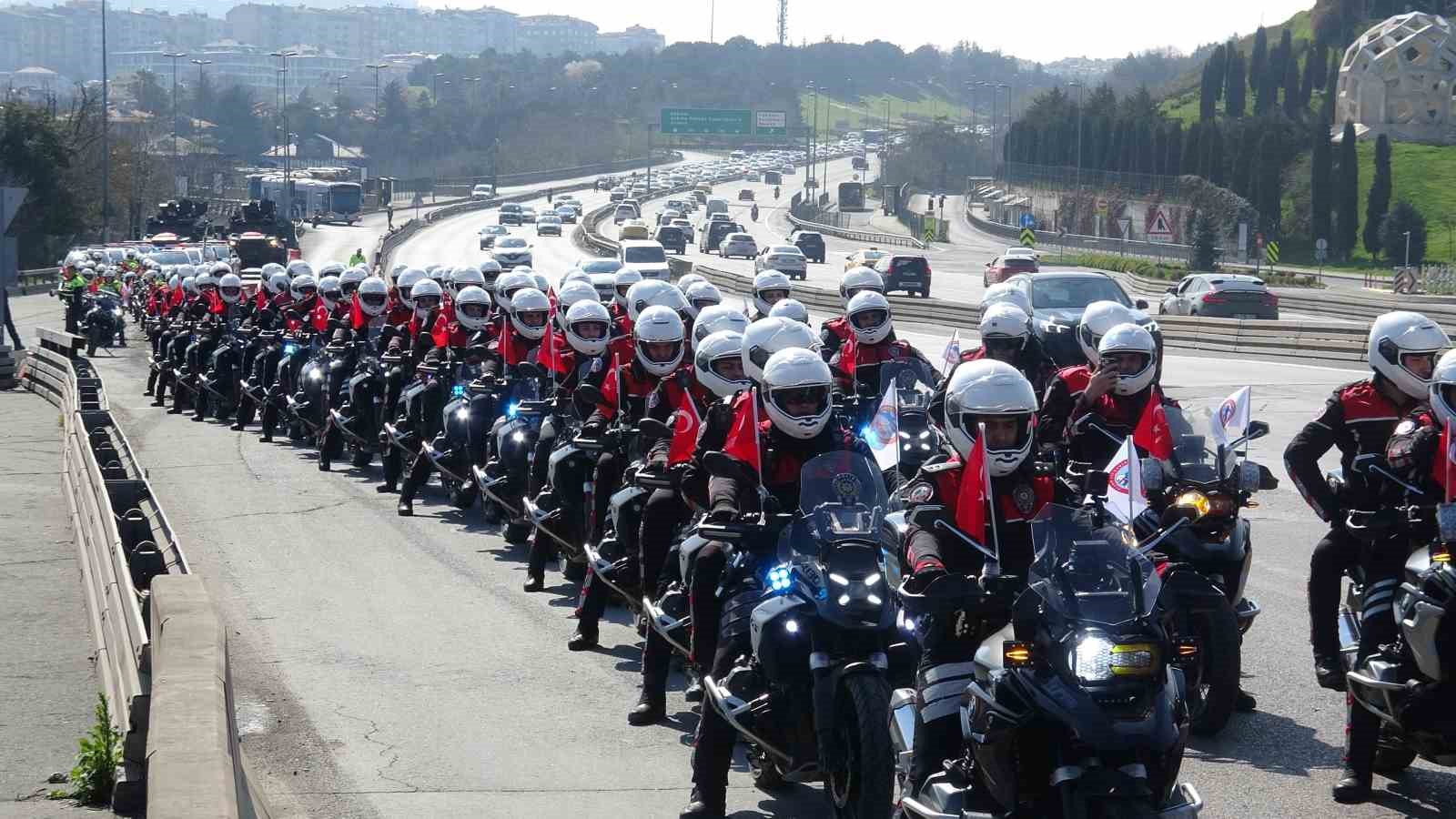 İstanbul’da Polis Haftası coşkusu: 15 Temmuz Şehitler Köprüsü’nden Sultanahmet’e görkemli kortej
