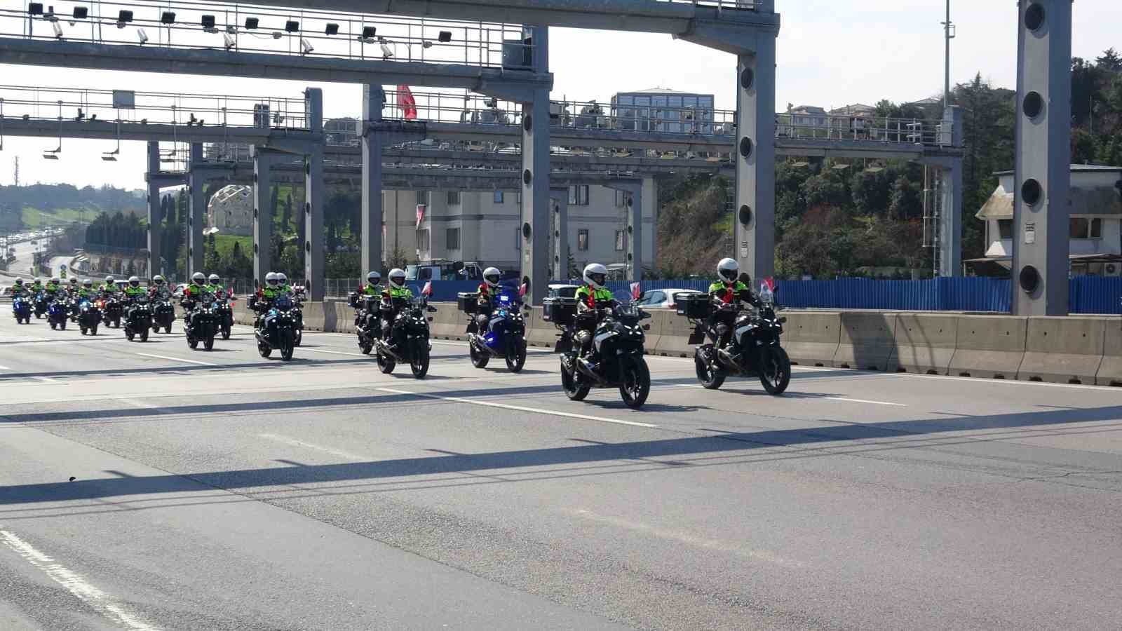 İstanbul’da Polis Haftası coşkusu: 15 Temmuz Şehitler Köprüsü’nden Sultanahmet’e görkemli kortej
