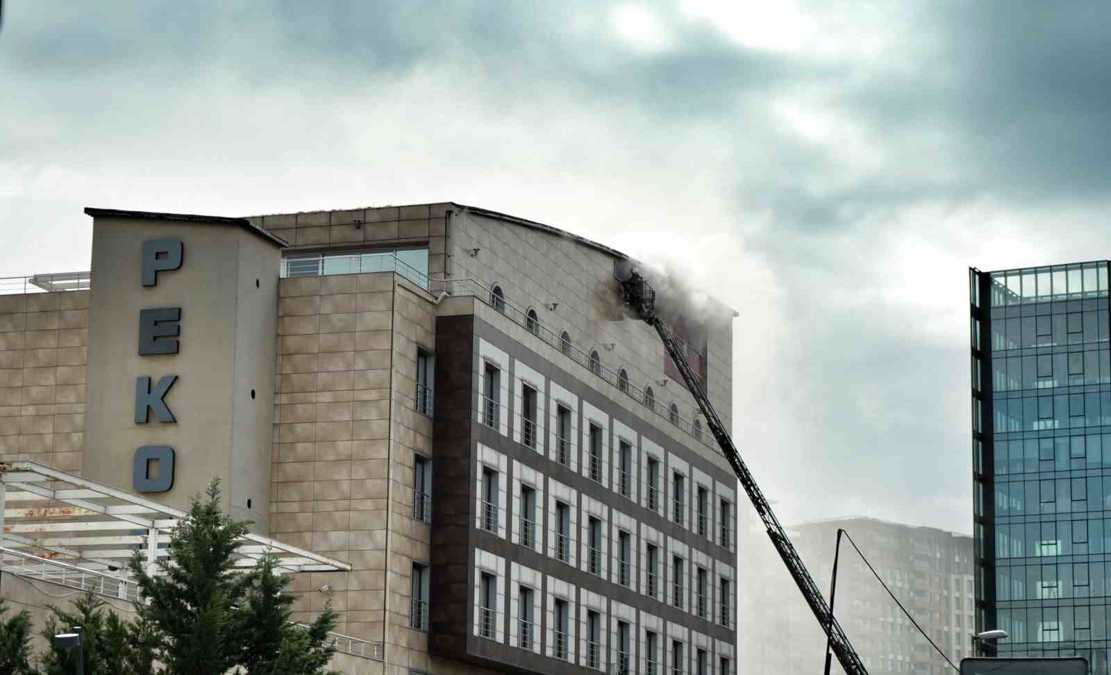 İstanbul’da polisevinde yangın paniği
