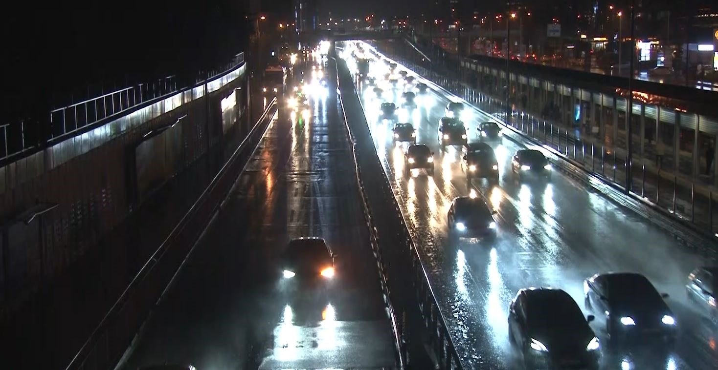 İstanbul’da sağanak yağış etkili oldu
