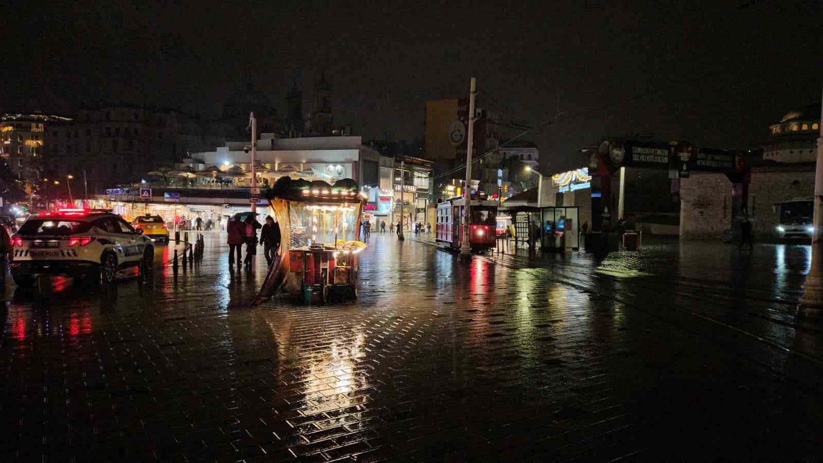 İstanbul’da sağanak yağış etkili oluyor
