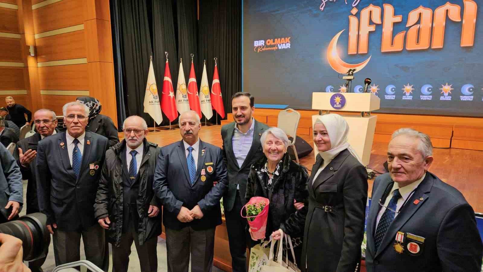 İstanbul’da şehit yakınları ve gaziler iftarda buluştu
İstanbul’da şehit yakınları ve gaziler iftarda buluştu