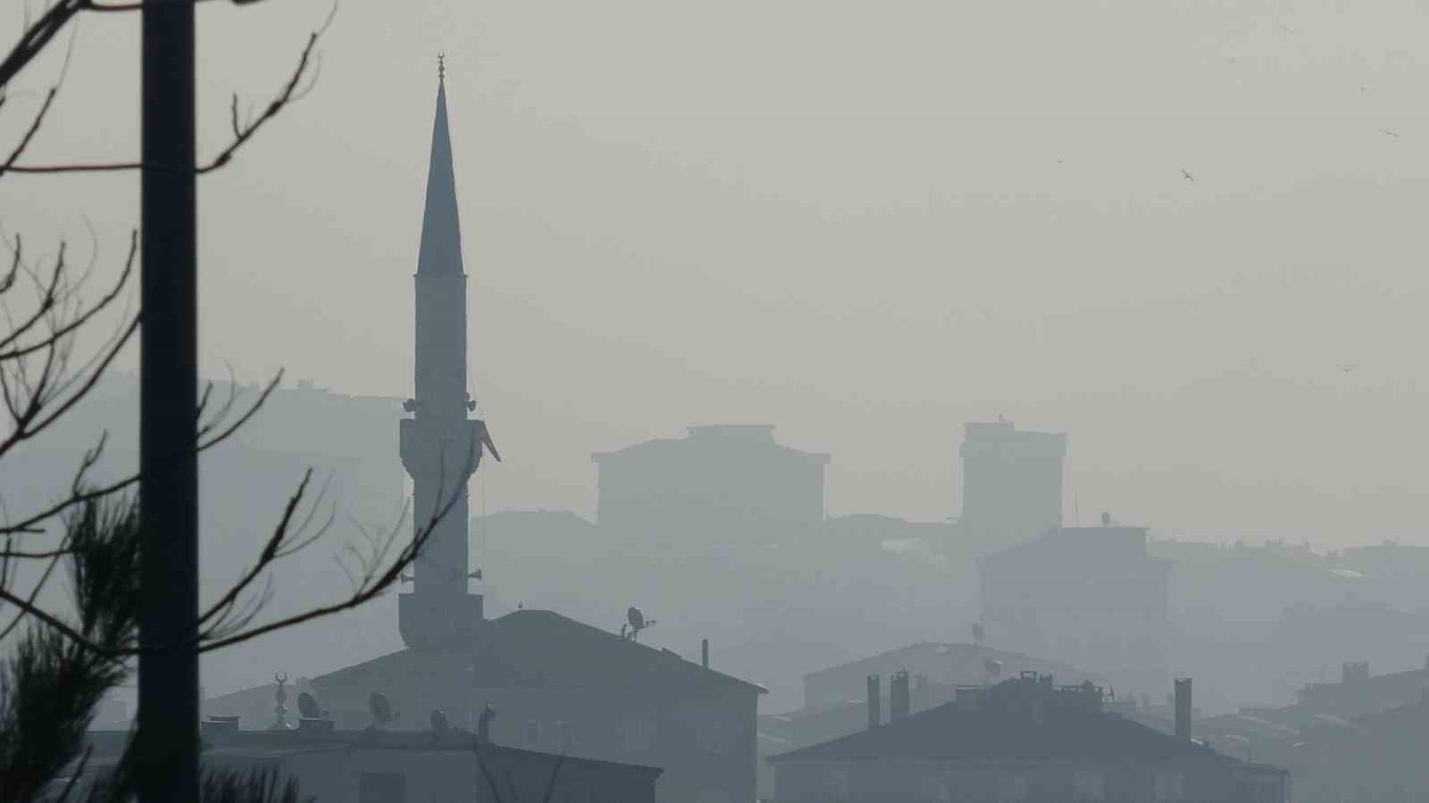 İstanbul’da sis etkisini göstermeye devam ediyor
