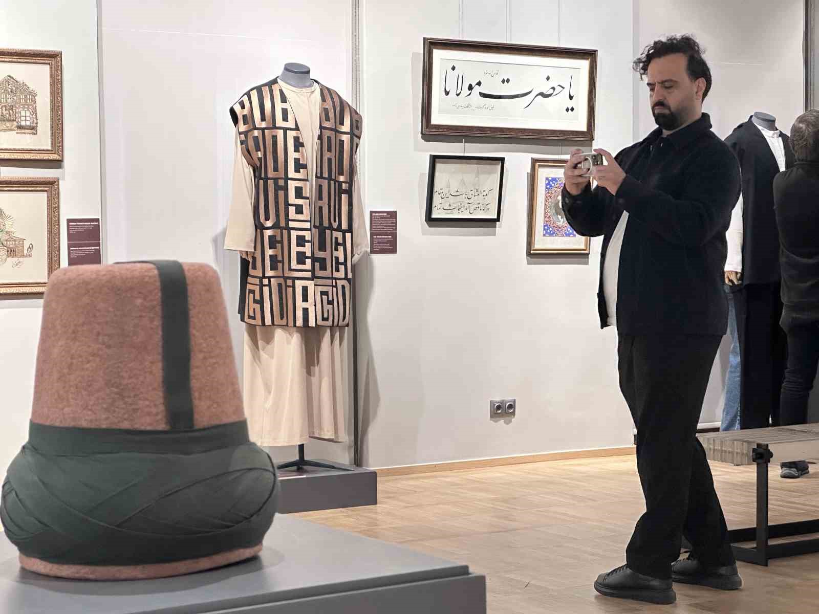 "İstanbul’da Tasavvufi Hayat" sergisi sanatseverlerle buluştu
"İstanbul’da Tasavvufi Hayat" sergisi sanatseverlerle buluştu