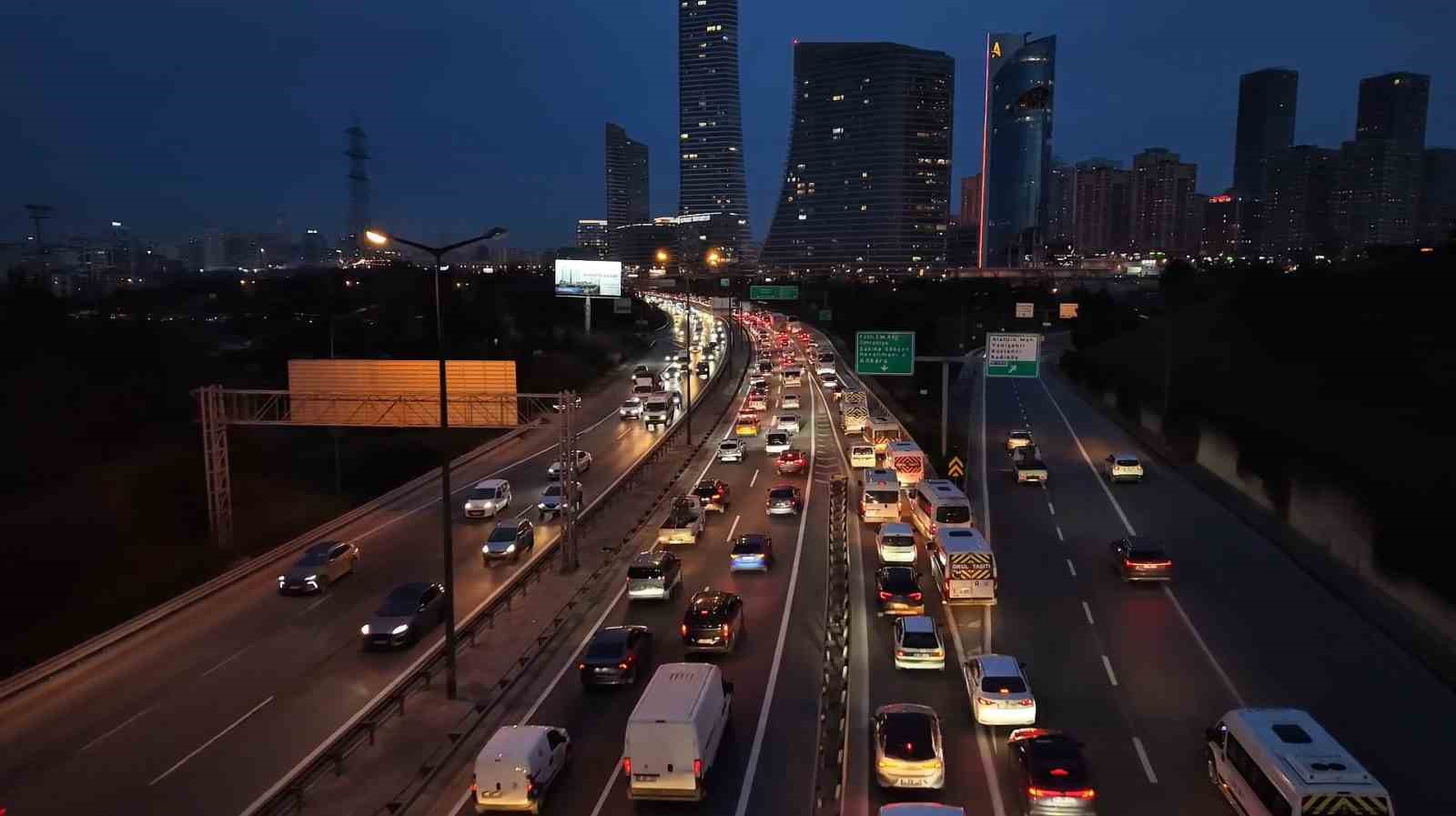 İstanbul’da trafik yoğunluğu yüzde 80’e ulaştı
