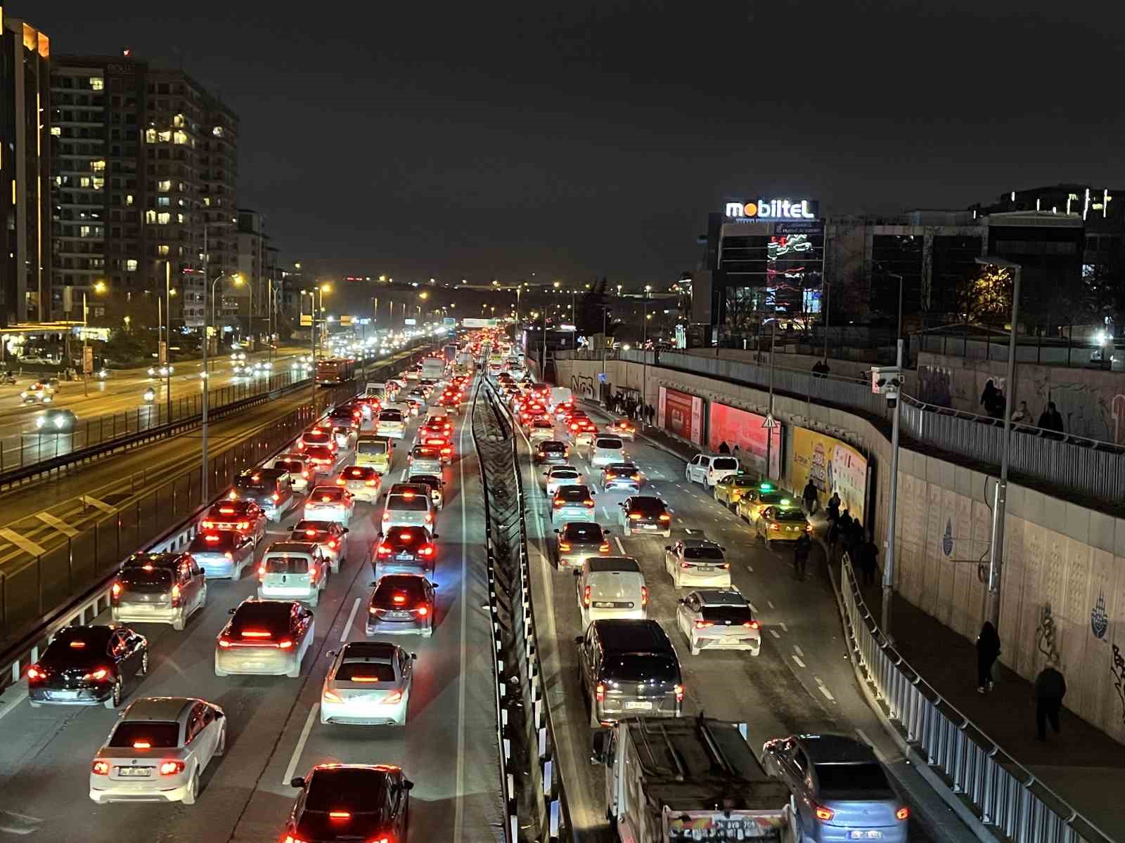 İstanbul’da trafik yoğunluğu yüzde 81’e çıktı

