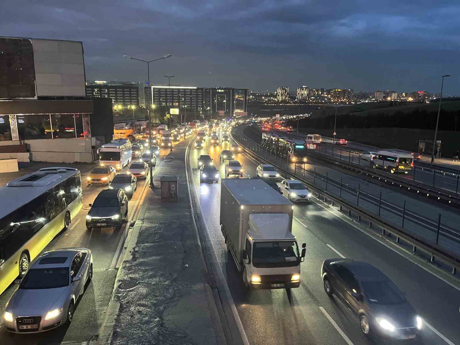 İstanbul’da trafik yoğunluğu yüzde 83’e ulaştı
