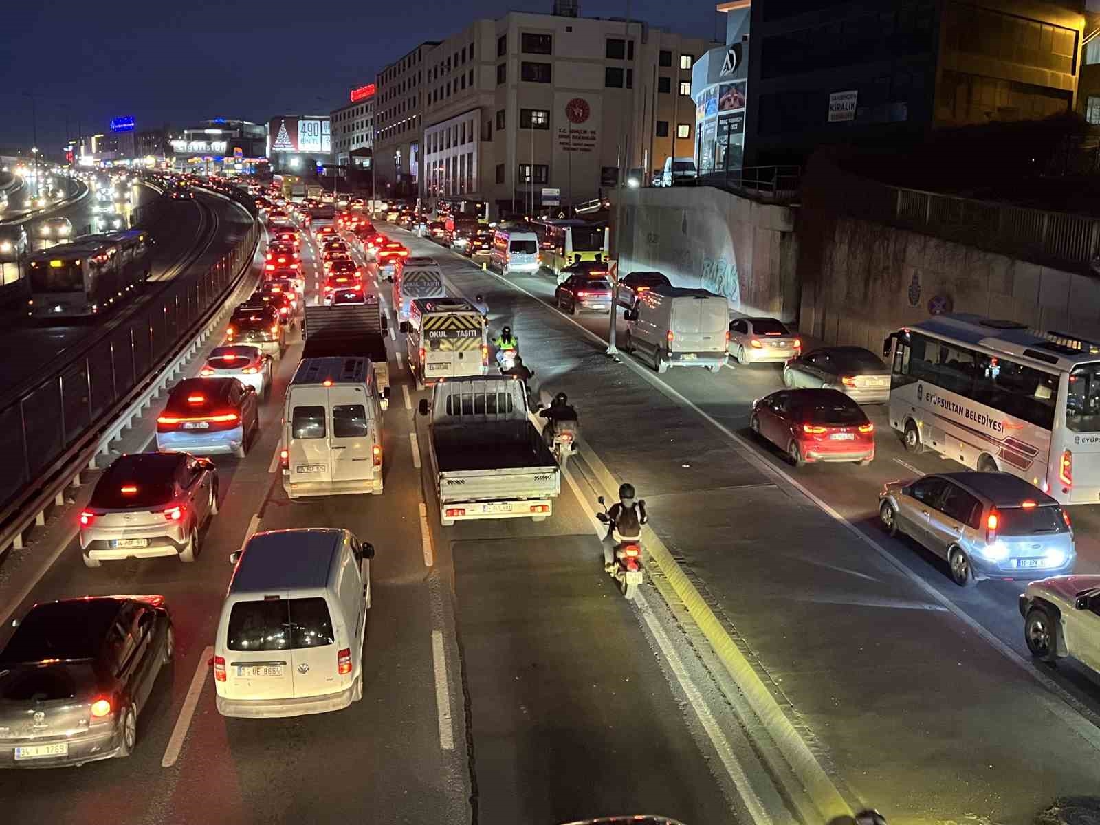 İstanbul’da trafik yoğunluğu yüzde 83’e ulaştı
