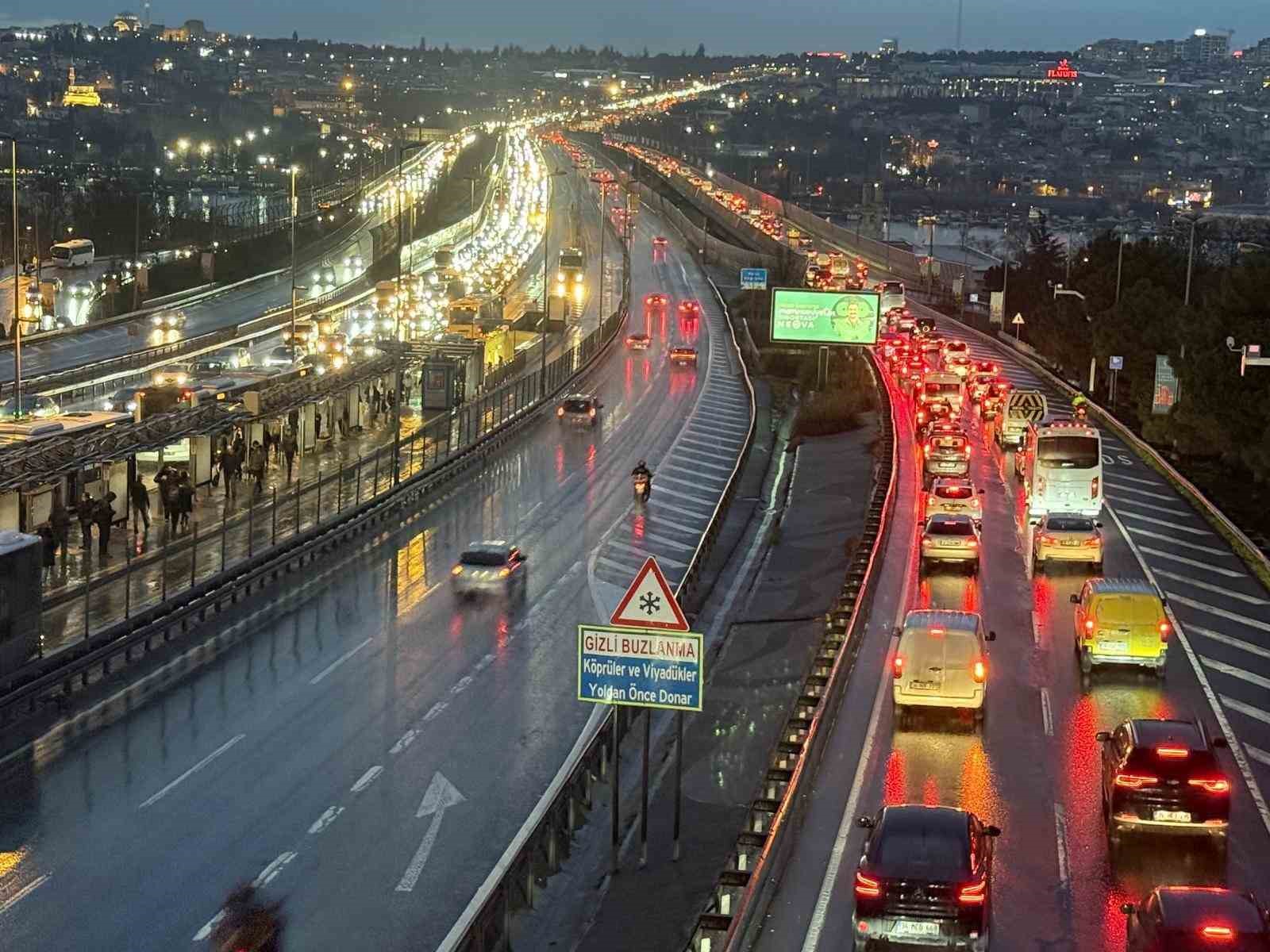 İstanbul’da trafik yoğunluğu yüzde 90’a yaklaştı
