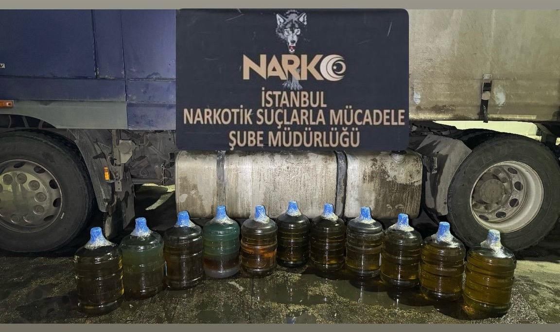 İstanbul’da uyuşturucu operasyonu: 183 kilogram sıvı metamfetamin ele geçirildi
İstanbul’da uyuşturucu operasyonu: 183 kilogram sıvı metamfetamin ele geçirildi