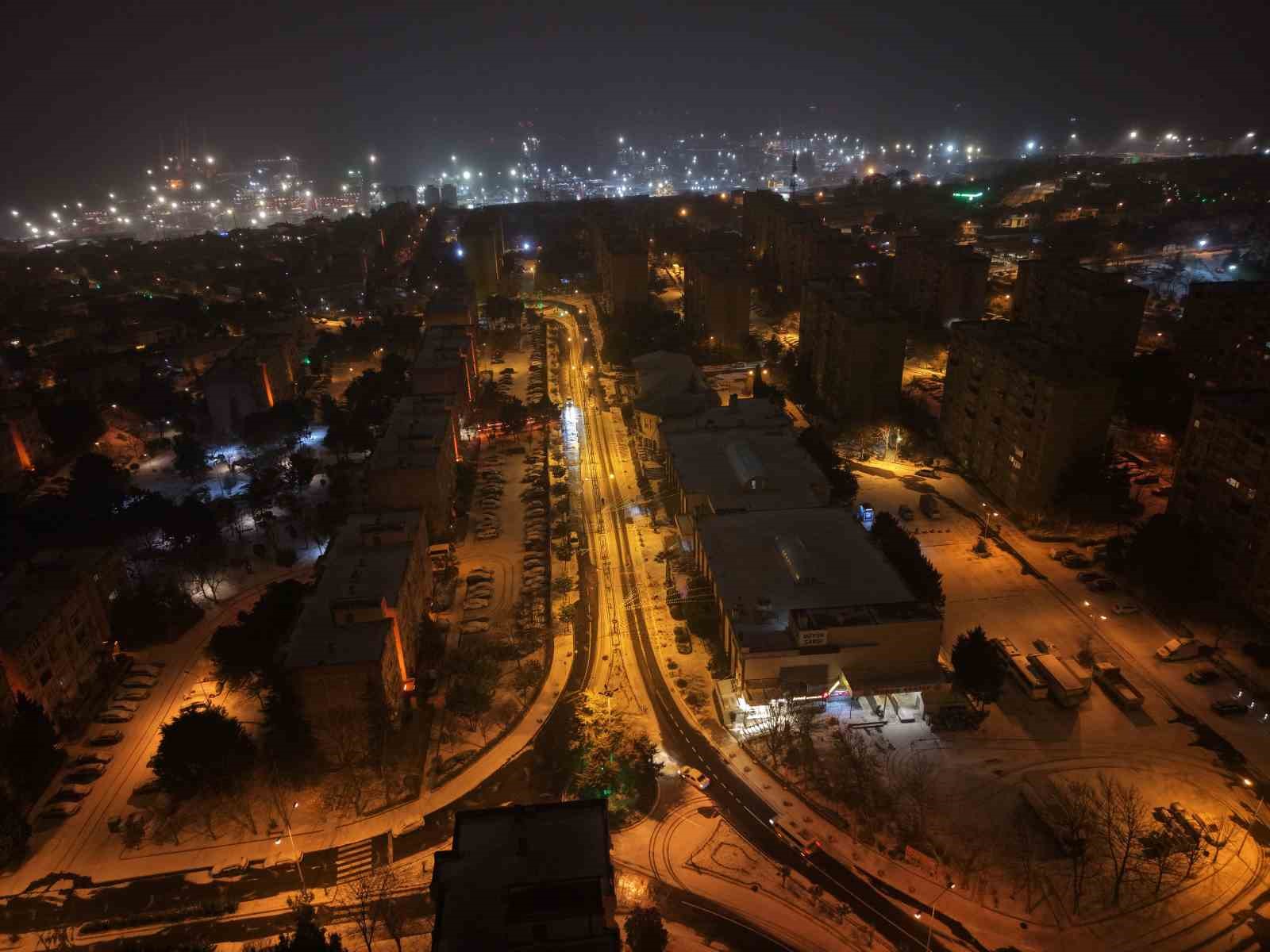 İstanbul’da yoğun kar yağışı böyle görüntülendi
