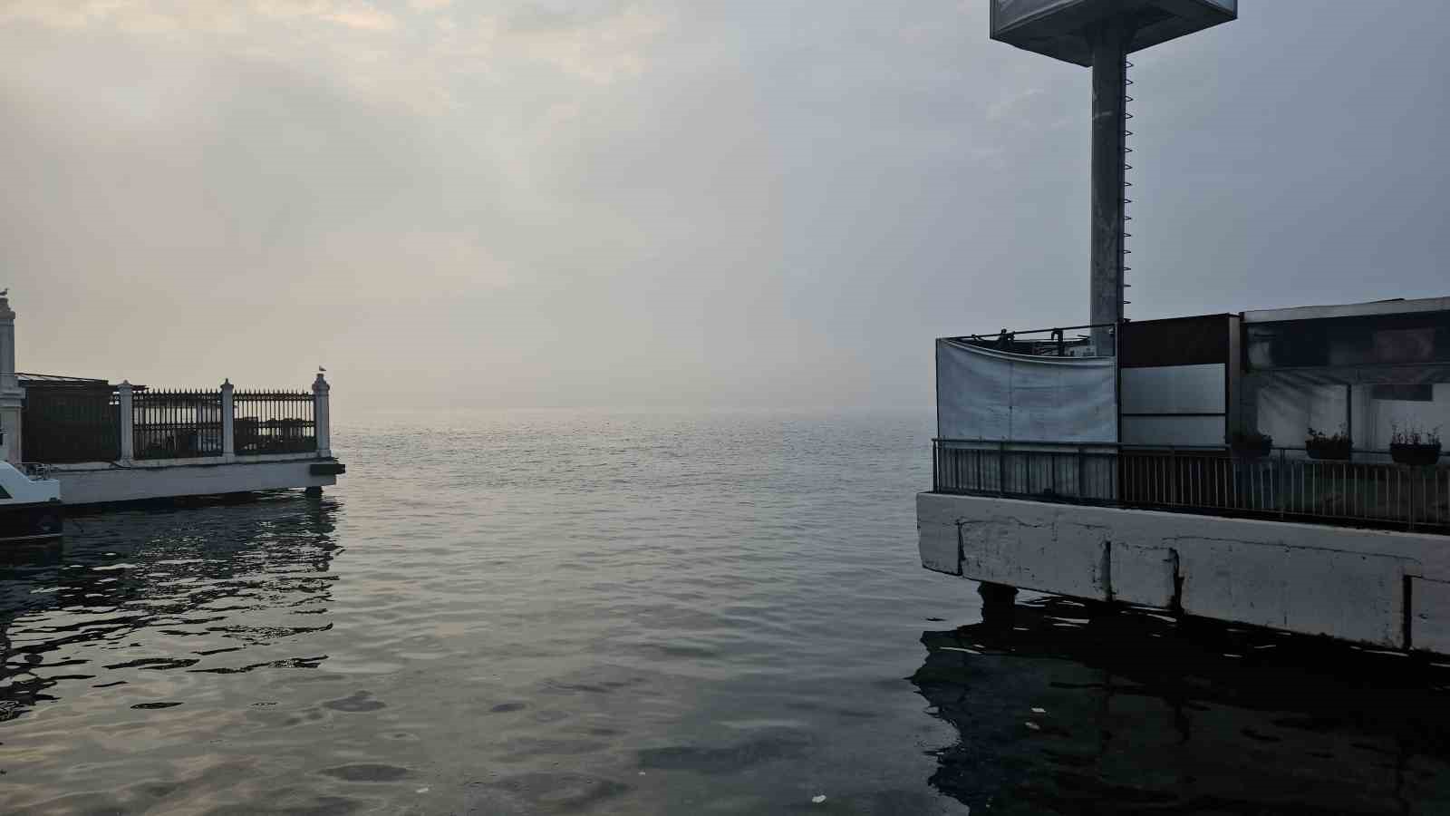 İstanbul’da yoğun sis: Boğaz hattı trafiğe kapatıldı
