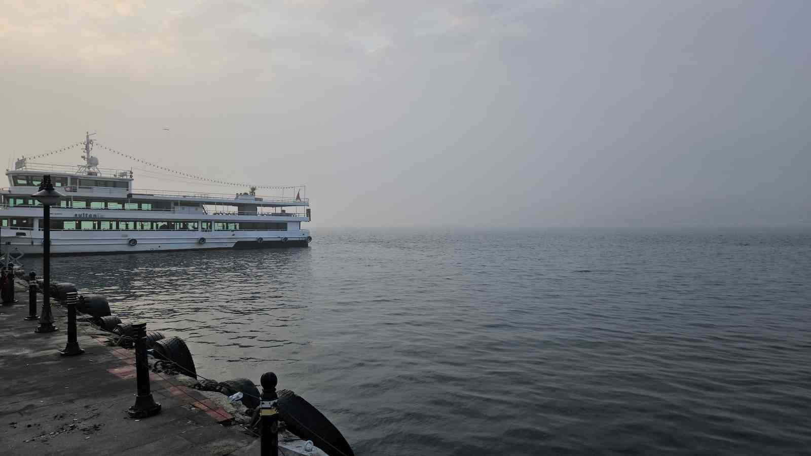 İstanbul’da yoğun sis: Boğaz hattı trafiğe kapatıldı
