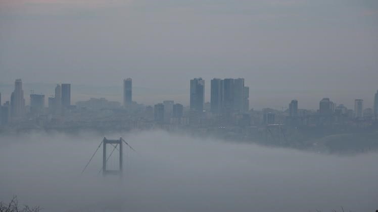 İstanbul’da yoğun sis: Boğaz hattı trafiğe kapatıldı

