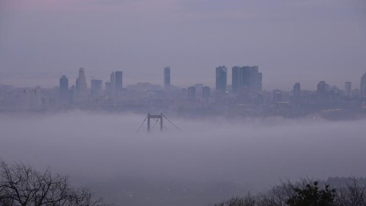 İstanbul’da yoğun sis: Boğaz hattı trafiğe kapatıldı
