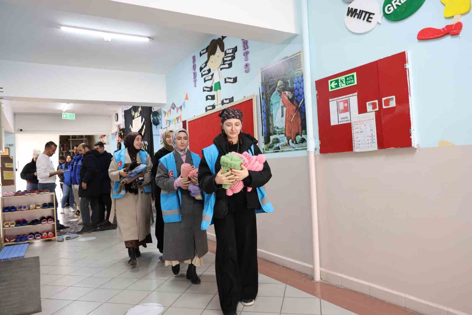 İstanbul’dan Elazığ’a "Isıtan Eller" projesi ile gönül köprüsü
