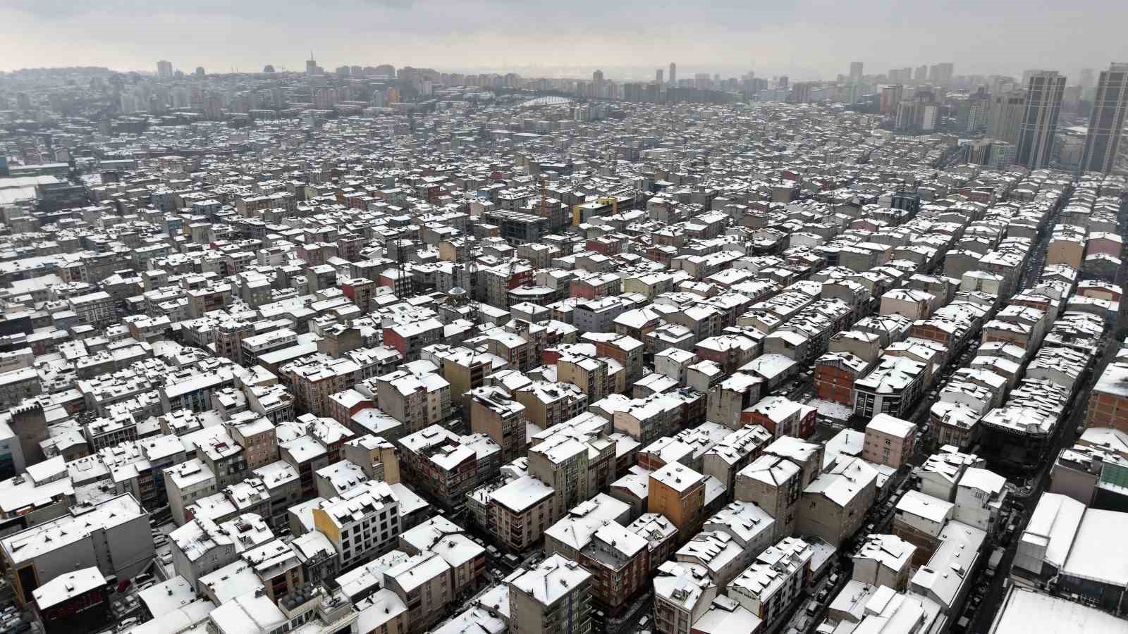 İstanbul’dan kar manzaraları havadan görüntülendi

