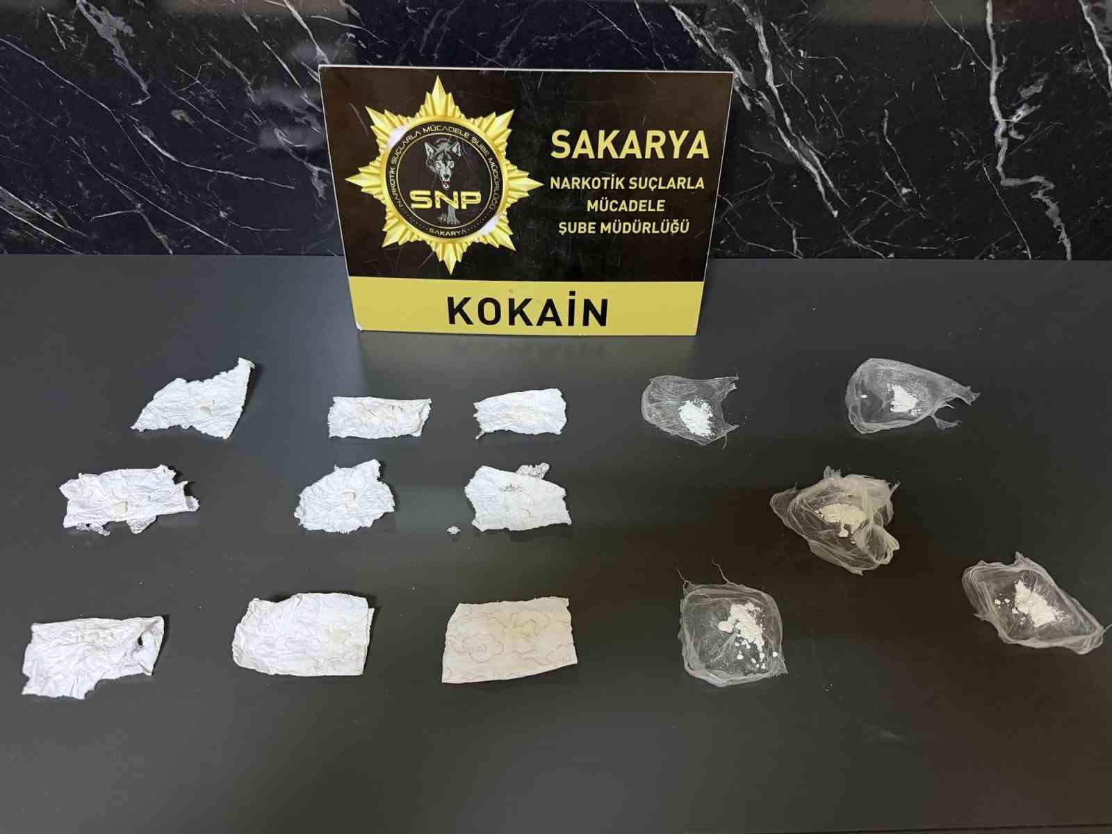 İstanbul’dan Sakarya’ya kokain getiren şahıs gişelerde yakalandı
