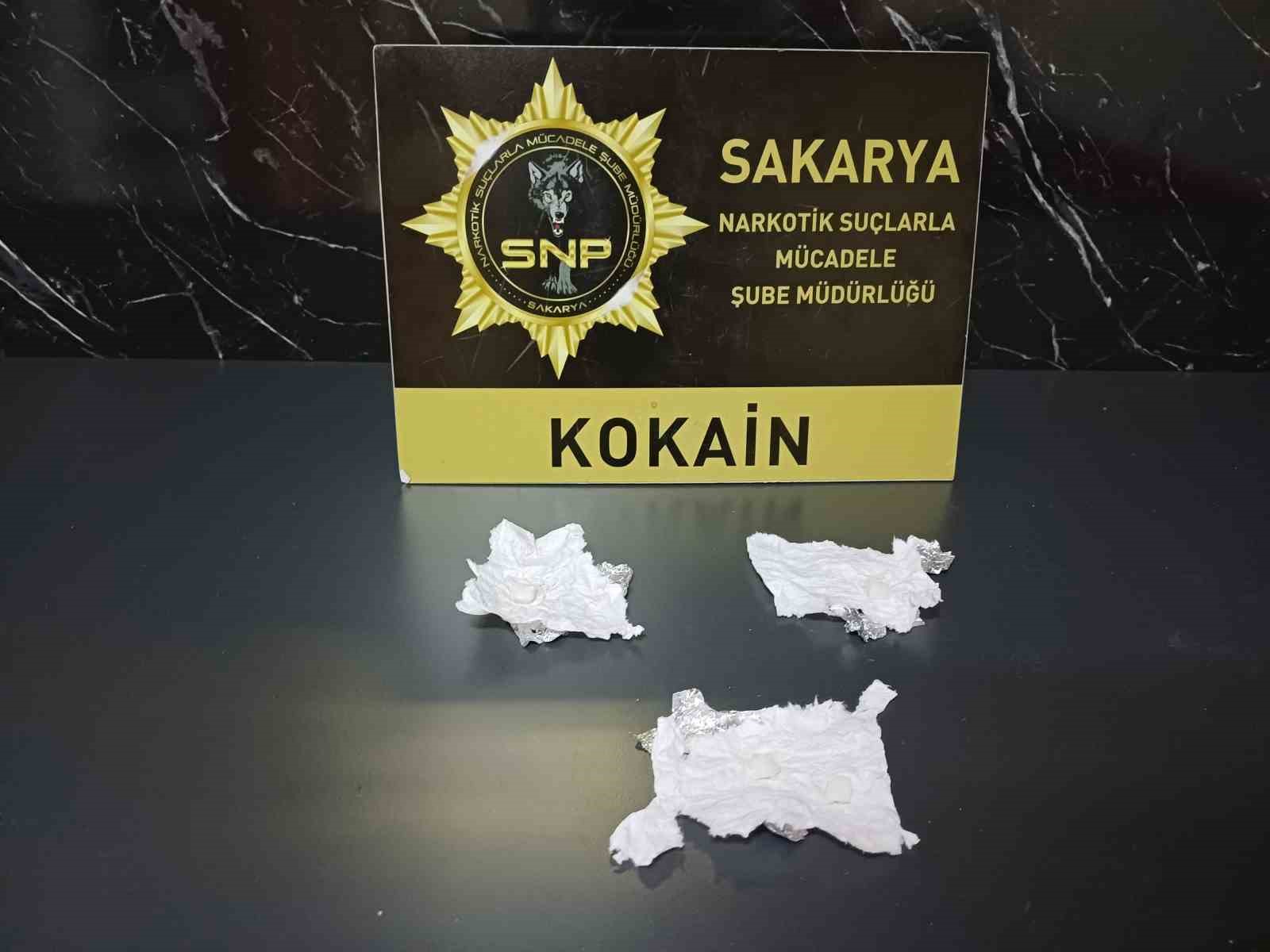 İstanbul’dan Sakarya’ya kokain getiren şahıs gişelerde yakalandı
