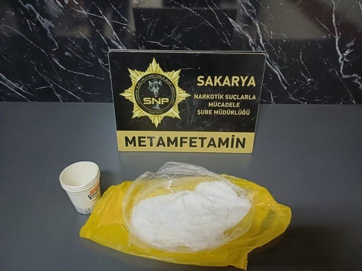 İstanbul’dan Samsun’a uyuşturucu taşıyan şüpheliler Sakarya’da yakalandı
