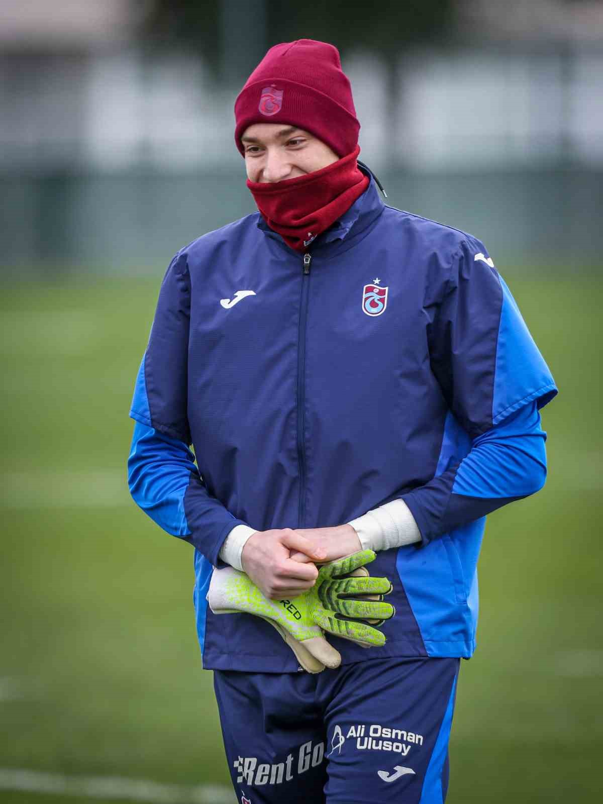 İstanbulspor maçı hazırlıklarını tamamlayan Trabzonspor İstanbul’a gitti
