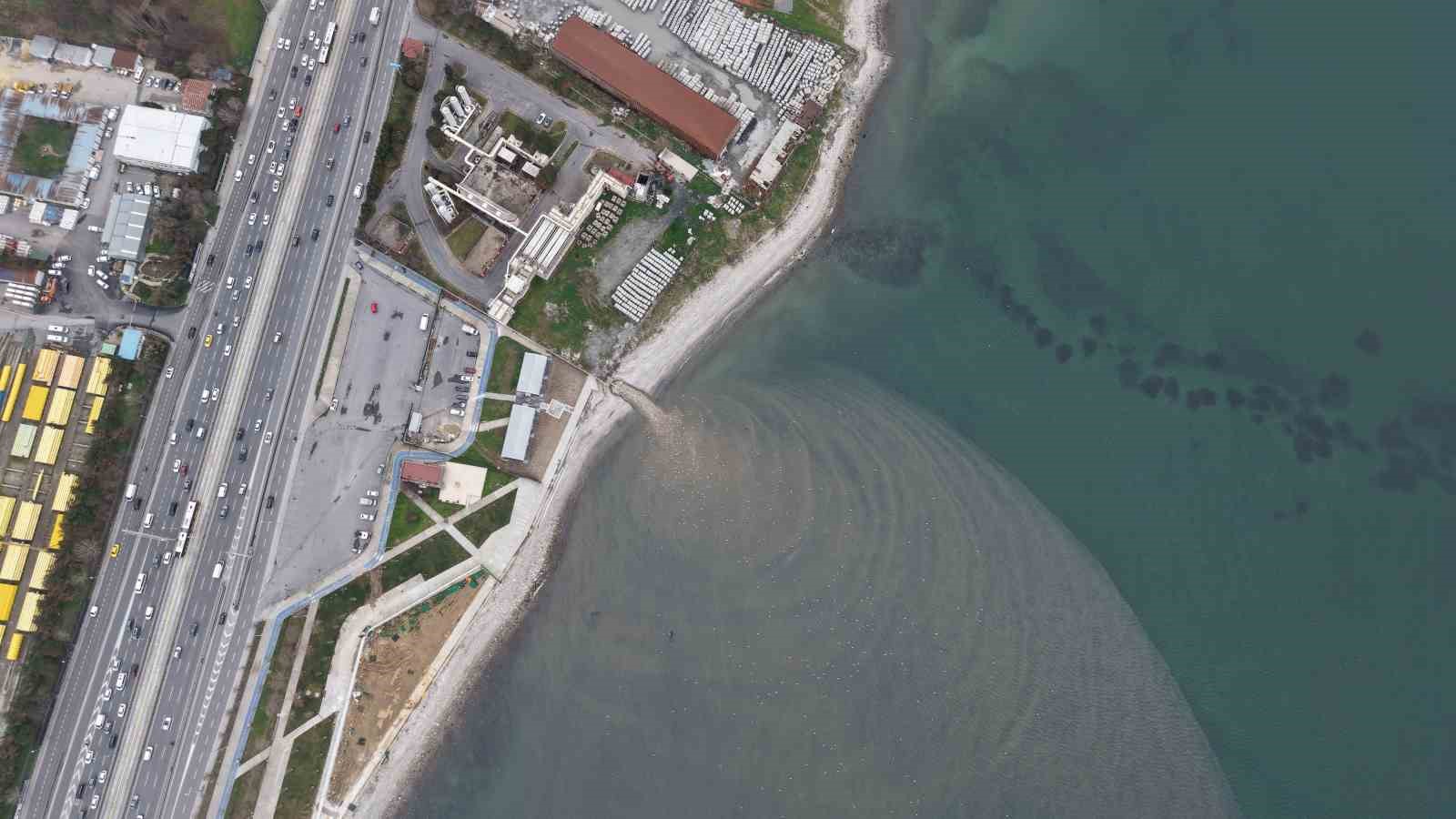 İstanbul’un atık suları Marmara Denizi’nin rengini değiştiriyor
