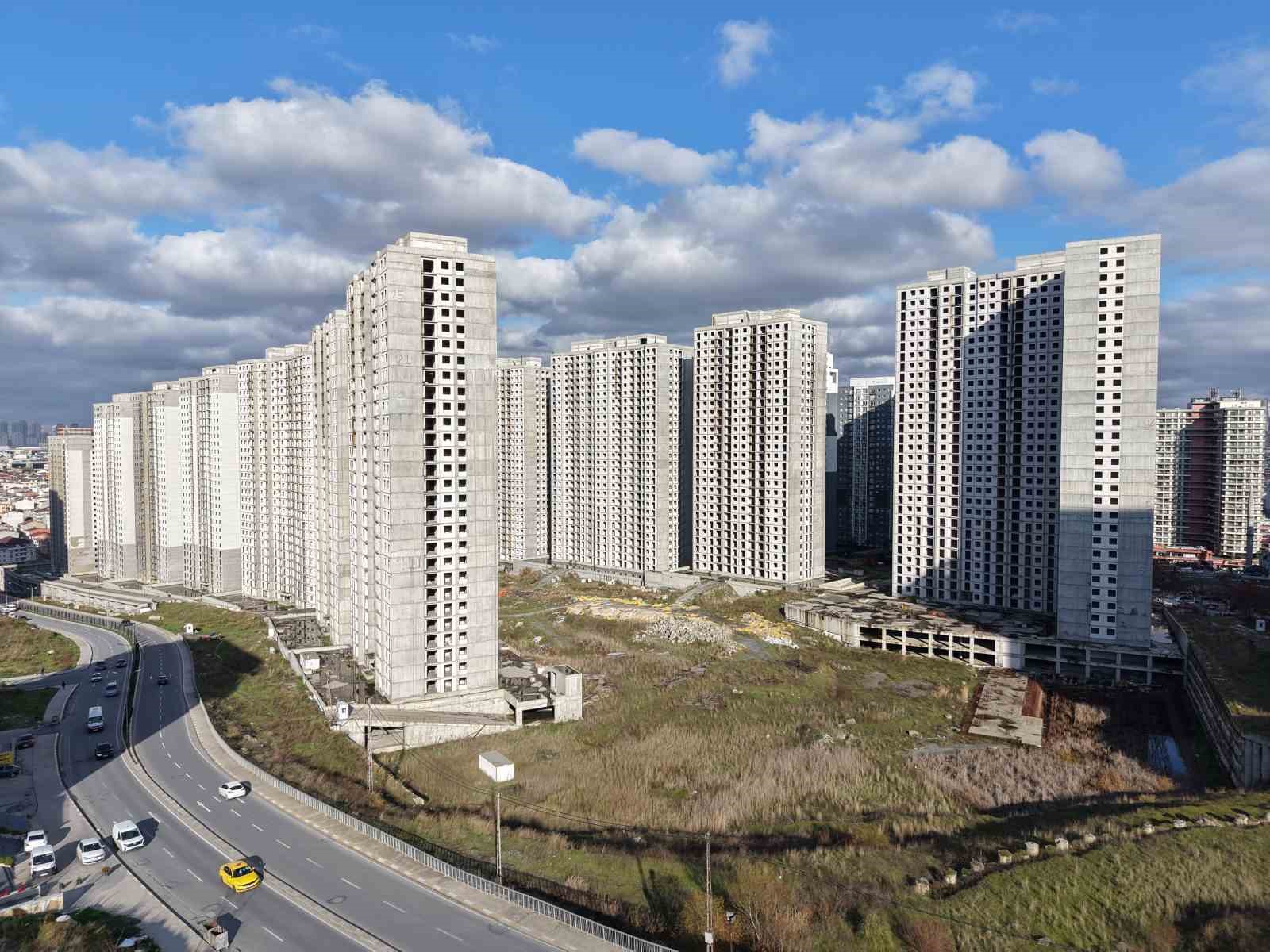 İstanbul’un gökdelen mezarlıkları Esenyurt’ta havadan görüntülendi
