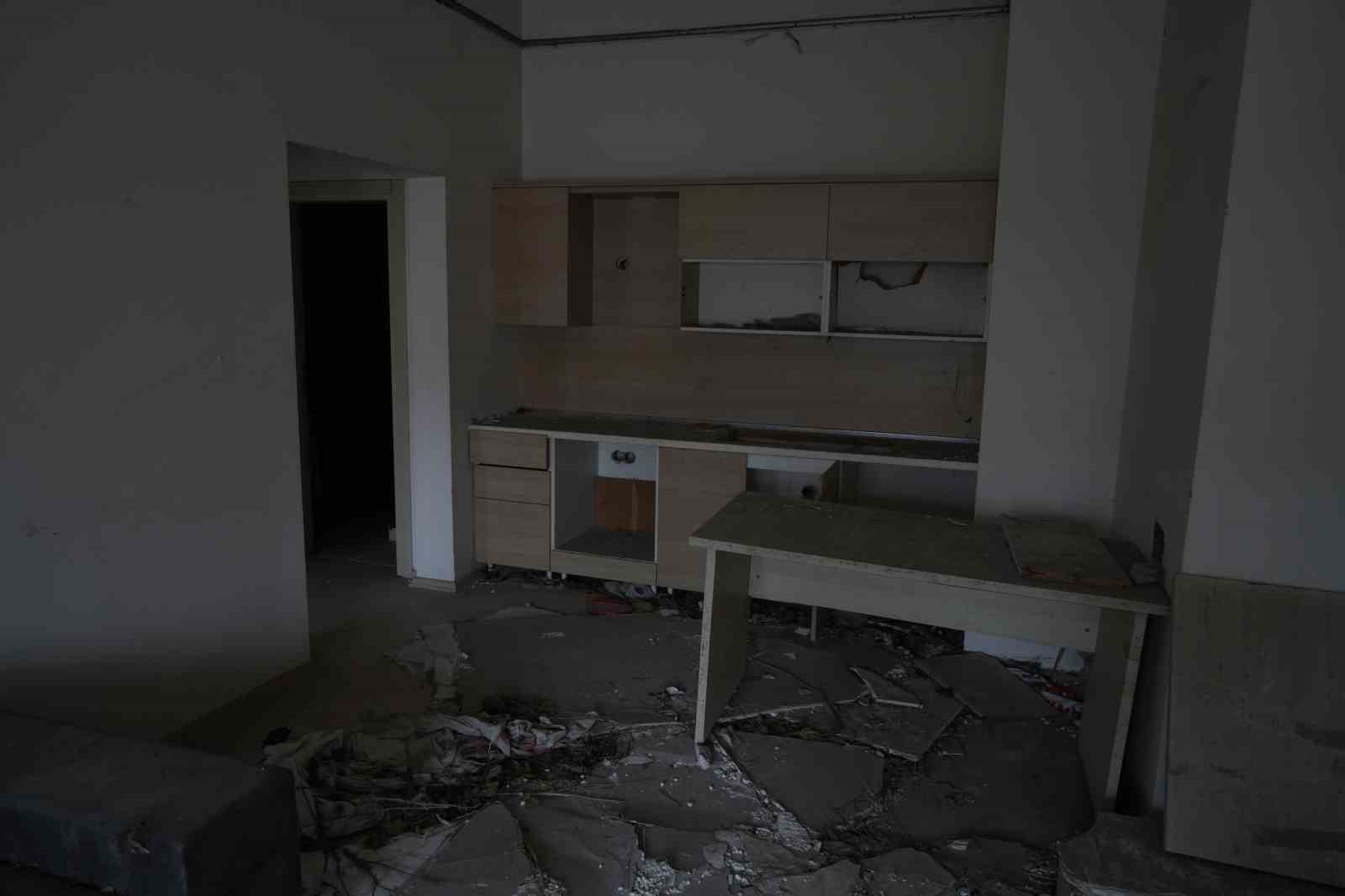 İstanbul’un gökdelen mezarlıkları Esenyurt’ta havadan görüntülendi
