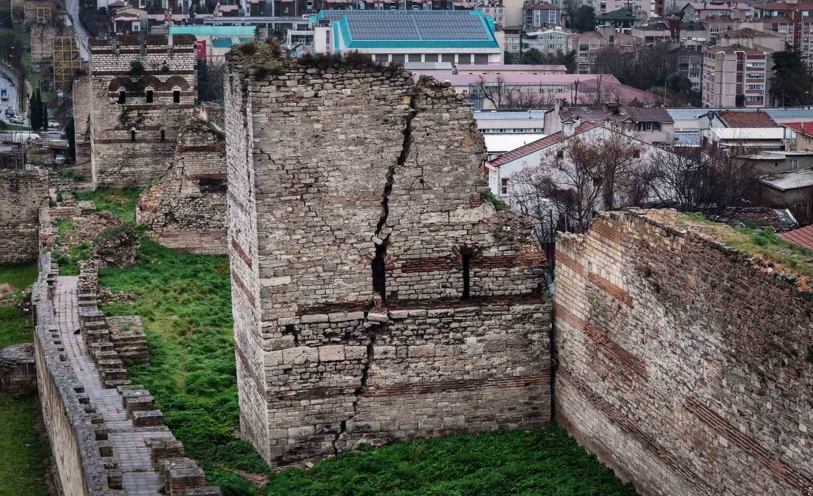 İstanbul’un Kara Surları yıkılmak üzere
İstanbul’un Kara Surları yıkılmak üzere