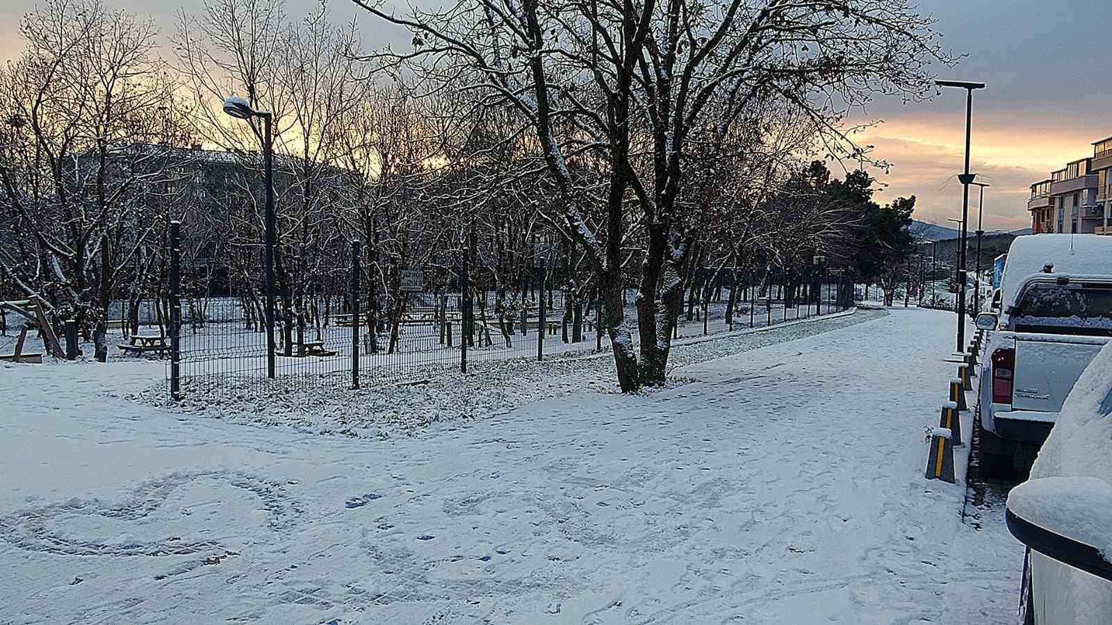 İstanbul’un yüksek kesimleri beyaza büründü
