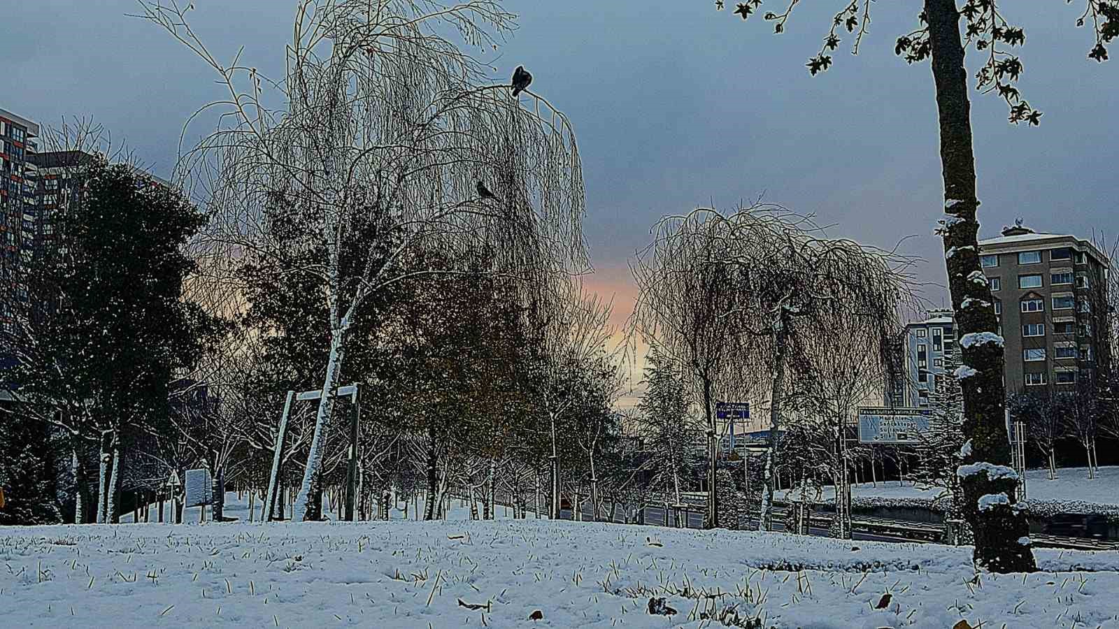 İstanbul’un yüksek kesimleri beyaza büründü
