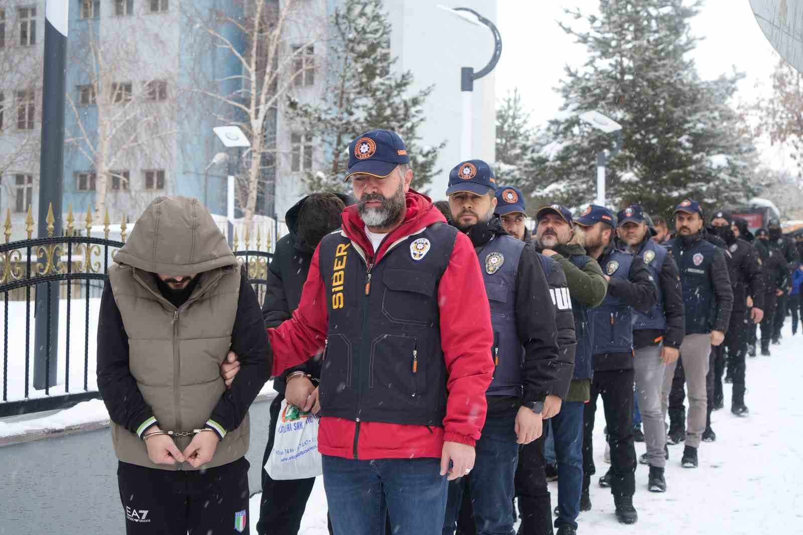 İşte dolandırıcıların akıl almaz yöntemleri
İşte dolandırıcıların akıl almaz yöntemleri