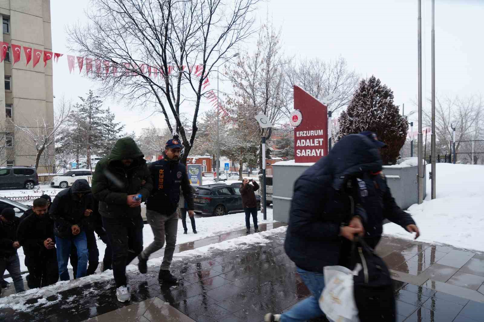 İşte dolandırıcıların akıl almaz yöntemleri
İşte dolandırıcıların akıl almaz yöntemleri