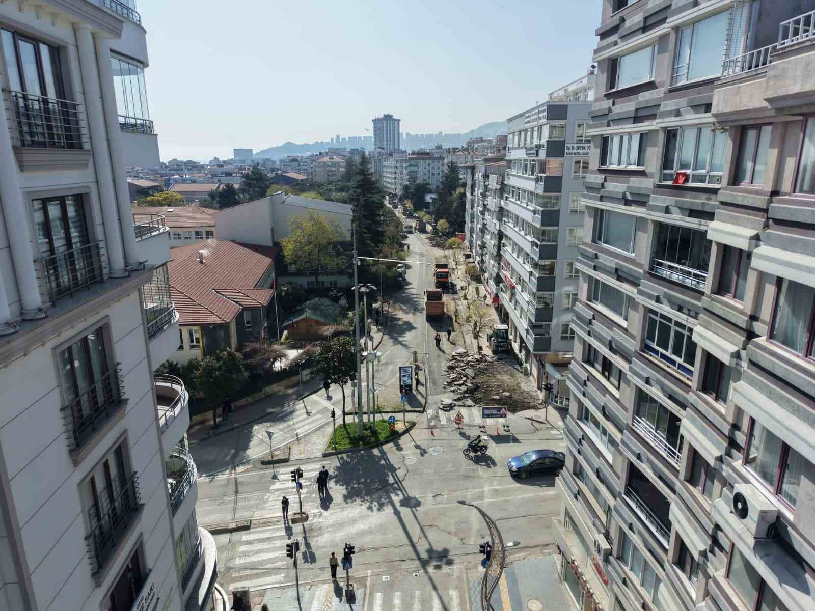 İstiklal Caddesi’nde asfalt ve kaldırım çalışmalarına başlandı
