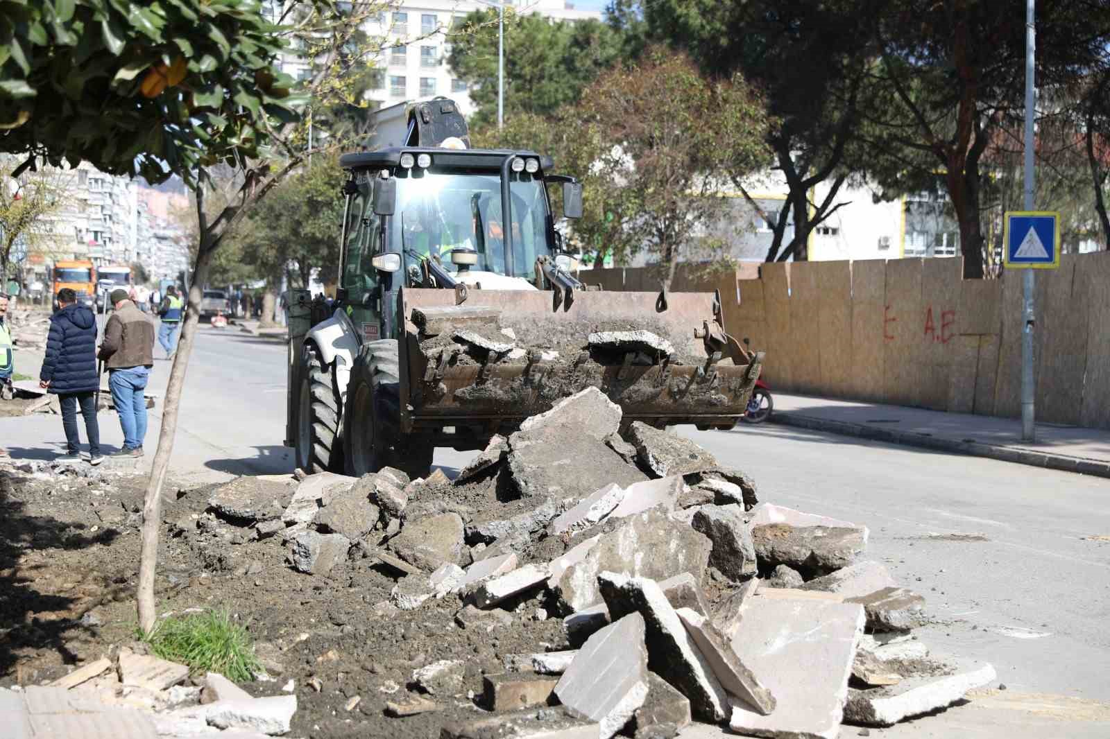 İstiklal Caddesi’nde asfalt ve kaldırım çalışmalarına başlandı
