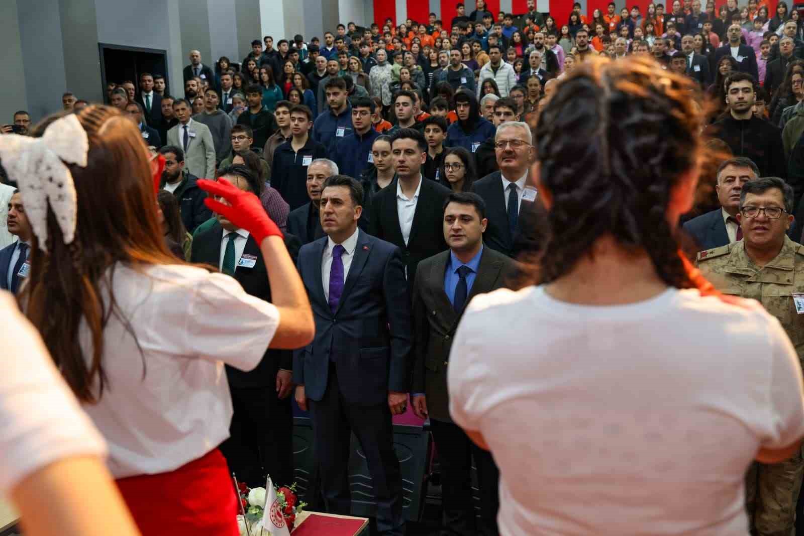 İstiklal Marşı’nın 105’inci yılı Tunceli’de coşkuyla anıldı
