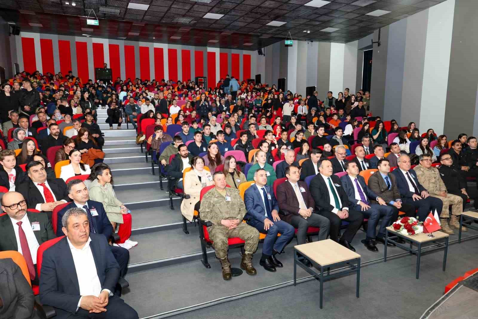 İstiklal Marşı’nın 105’inci yılı Tunceli’de coşkuyla anıldı
